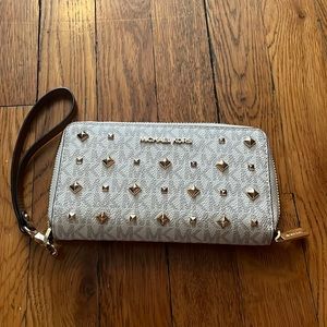 Michael Kors wristlet wallet, no signs of wear! Like new condition